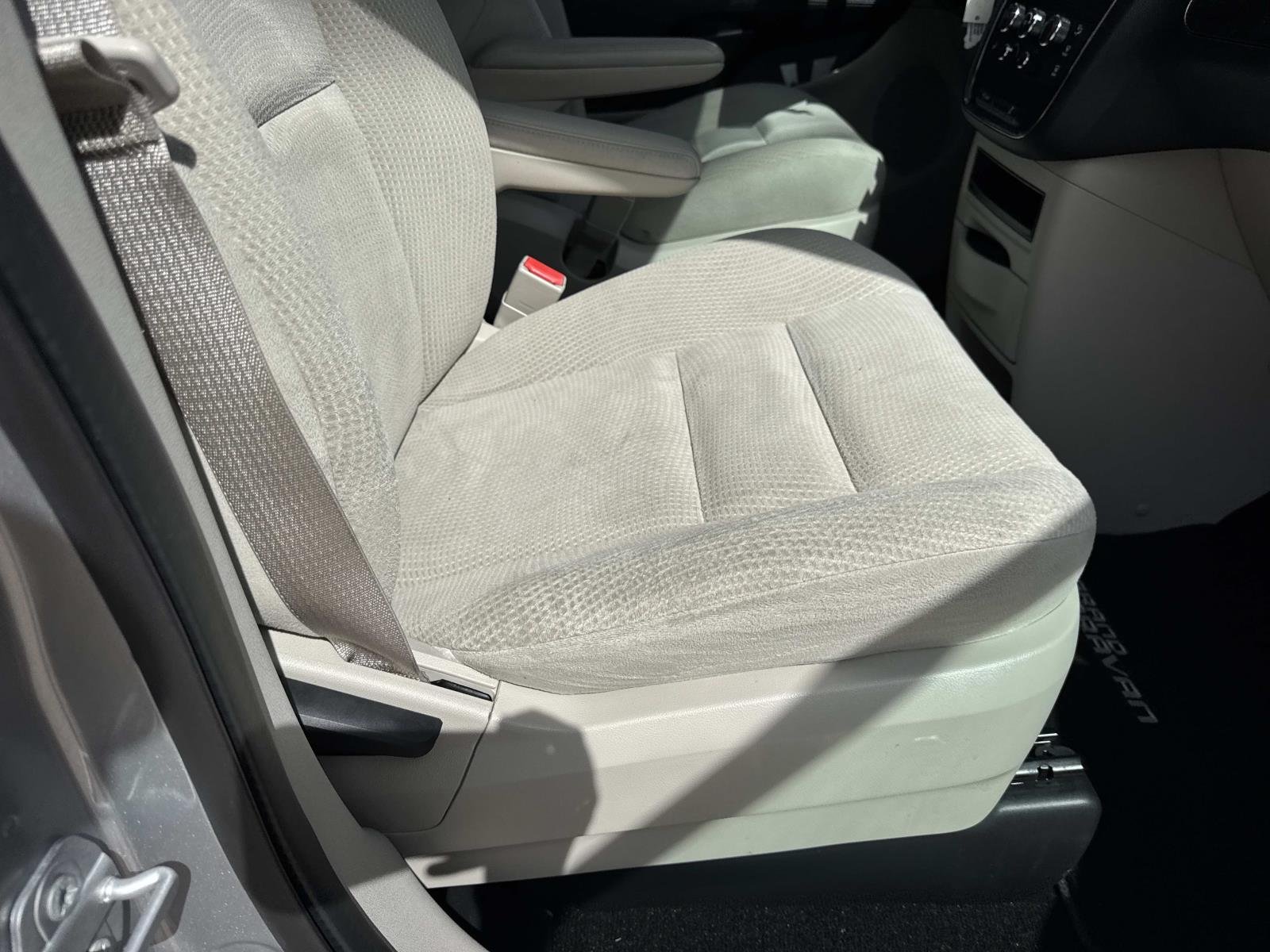 Used 2017 Silver Dodge SE image 12