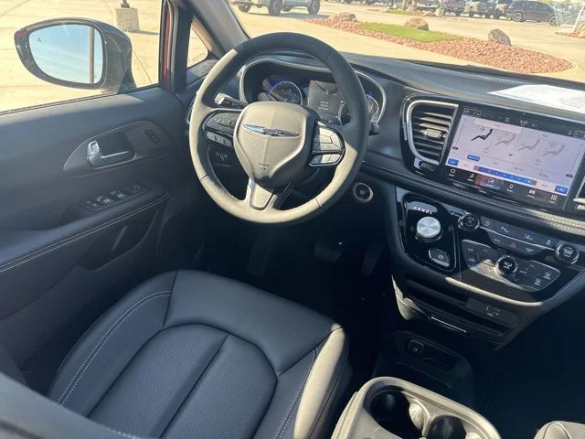 2026 Chrysler Pacifica Select - Photo 18