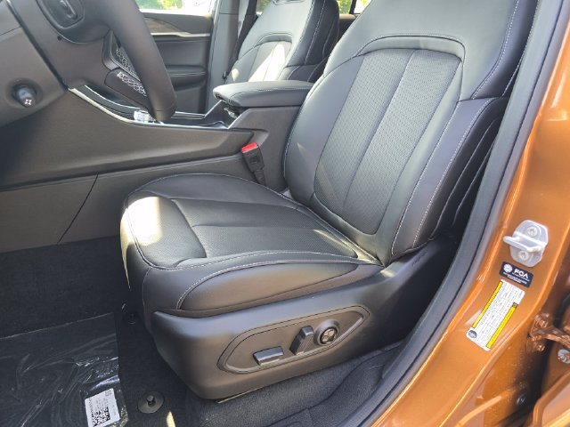 New 2026 Copper Shino Metallic Clear-Coat Exterior Paint Jeep Limited Reserve image 6