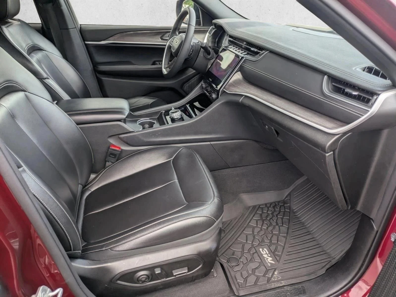 Used 2024 Velvet Red Pearlcoat Jeep Limited image 19