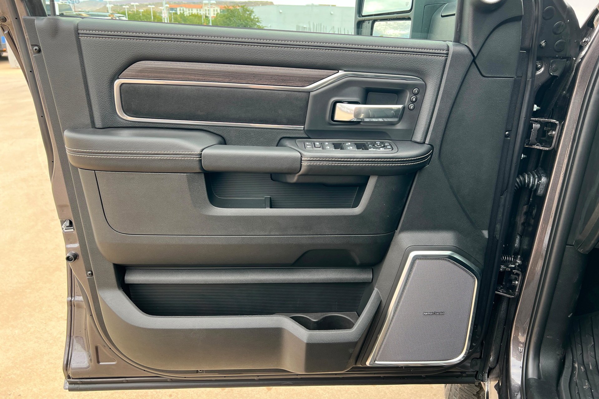 New 2027 Granite Crystal Metallic Clear-Coat Exterior Paint RAM Laramie image 15