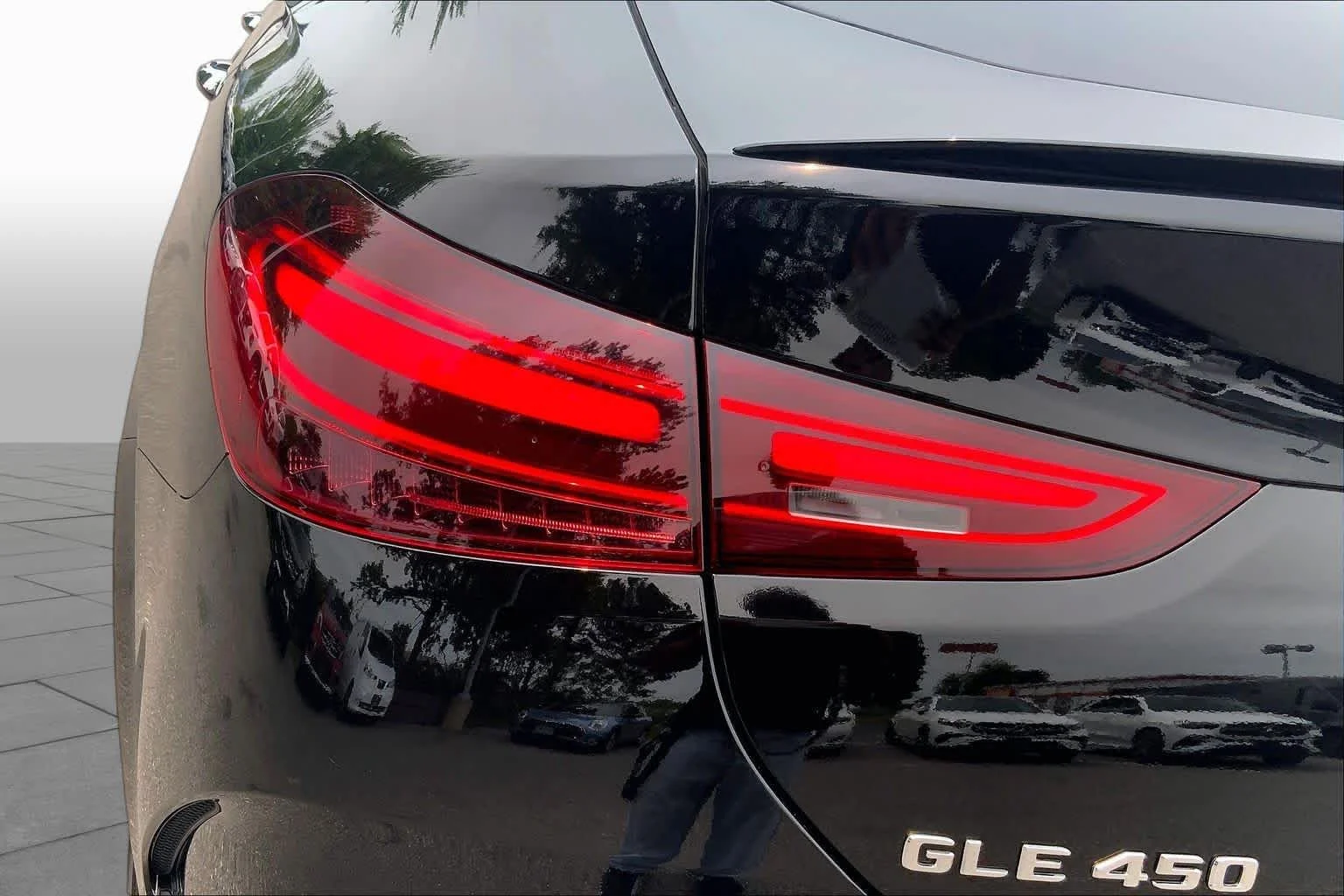 Certified Used 2026 Obsidian Black Metallic Mercedes-Benz GLE 450 image 27