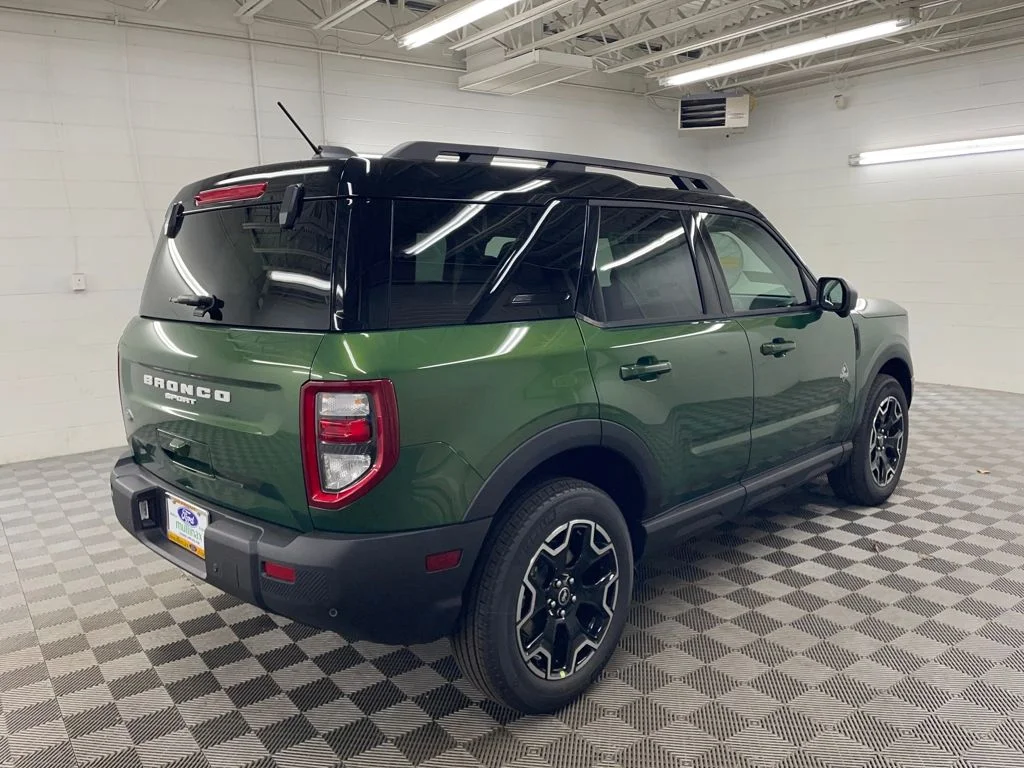 New 2025 Green Ford Outer Banks image 3