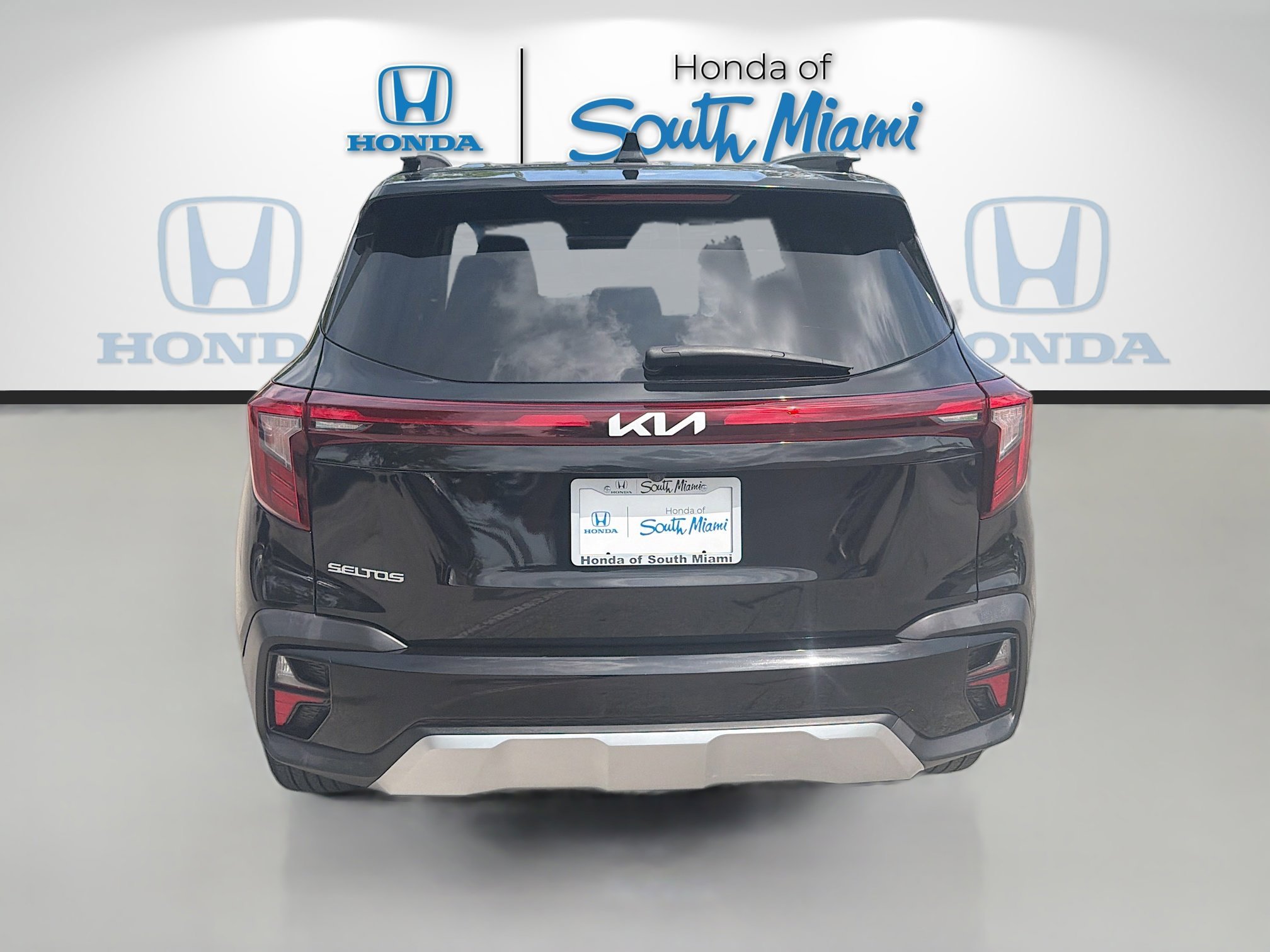 Used 2024 Fusion Black Kia S image 6