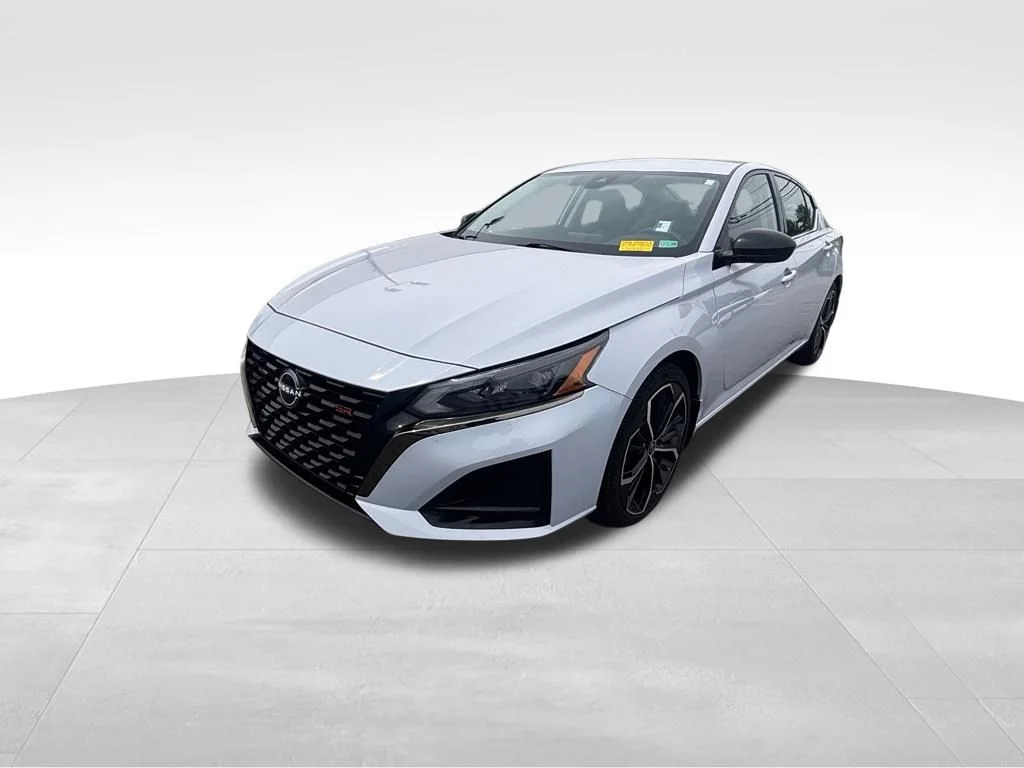 Used 2024 Gray Nissan 2.5 SR image 2