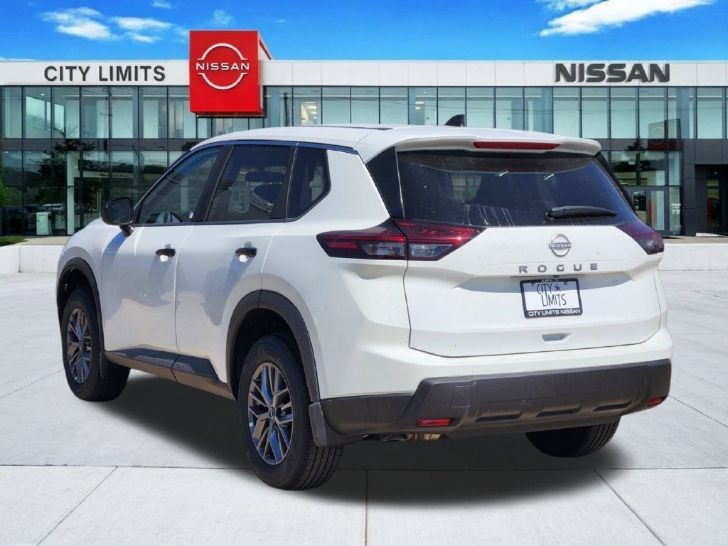 New 2027 Glacier White Nissan S image 3