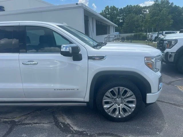 Used 2022 White GMC Denali image 19