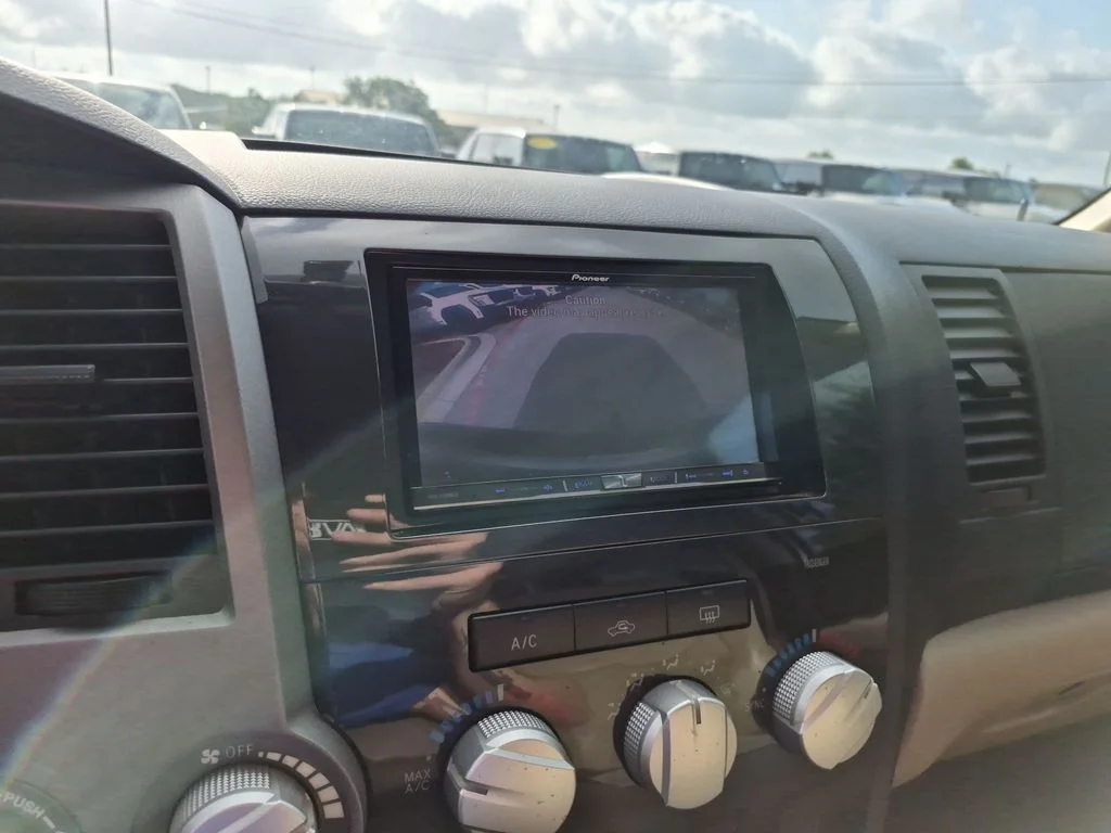 Used 2012 White Toyota Grade image 29