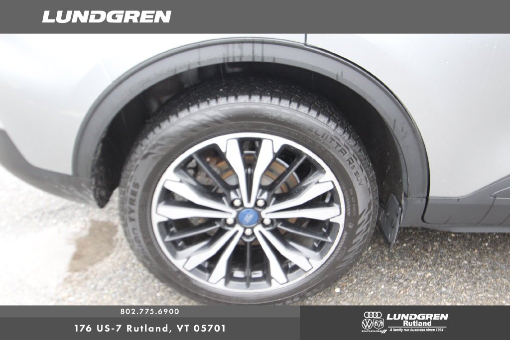 Used 2022 Silver Ford SEL image 11