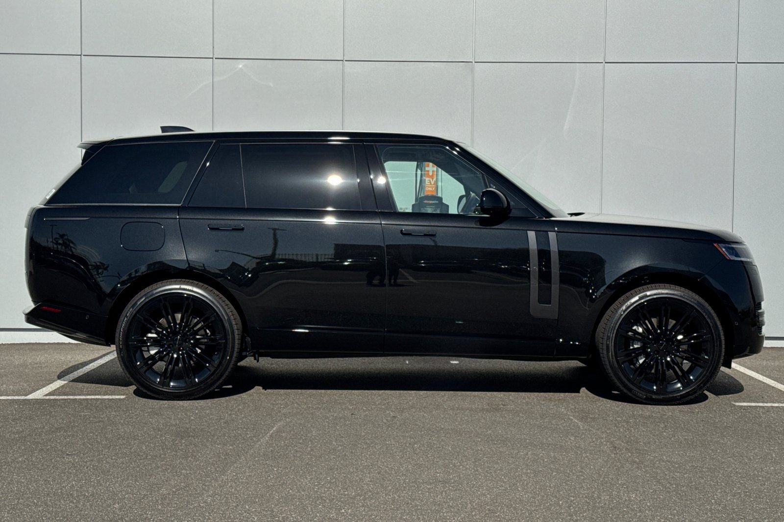 New 2026 Santorini Black Land Rover SE image 6