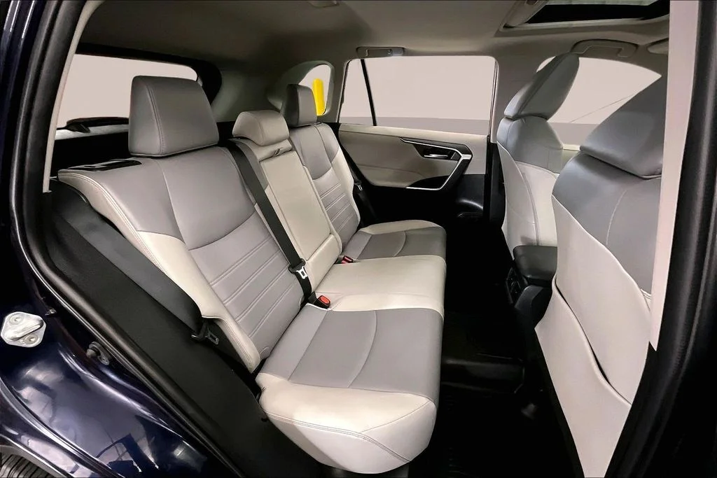 Used 2022 Blue Toyota XLE Premium image 31