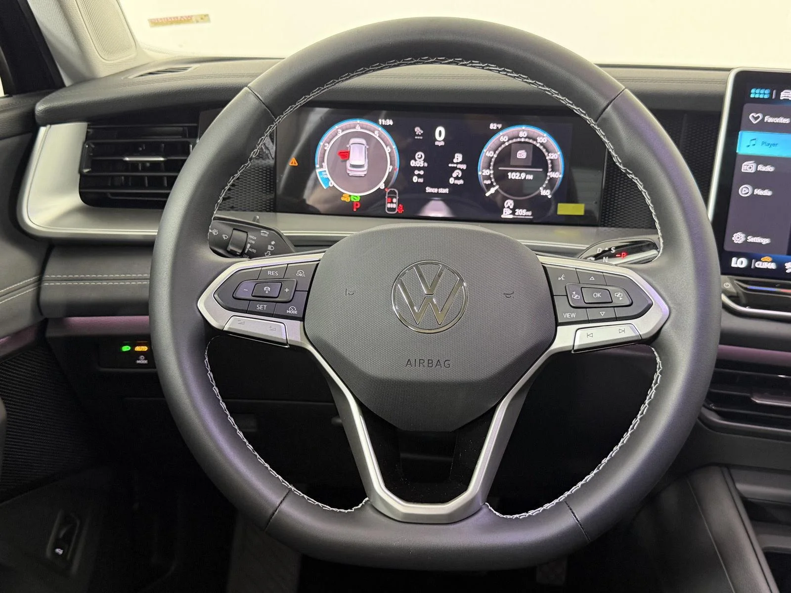 New 2026 Platinum Gray Metallic Volkswagen SE image 25