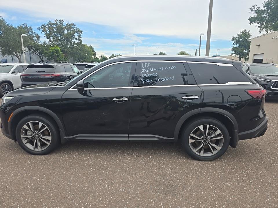 Certified Used 2023 Black INFINITI LUXE image 9