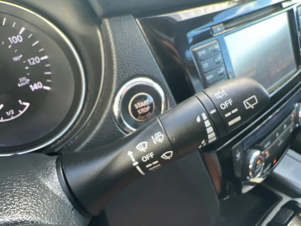 Used 2016 White Nissan SV image 48