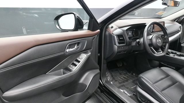 Used 2023 Black Nissan SV image 16