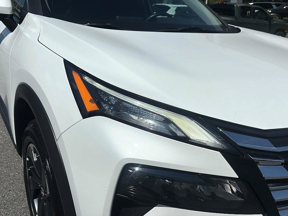 Used 2025 Everest White Pearl Nissan SV image 14