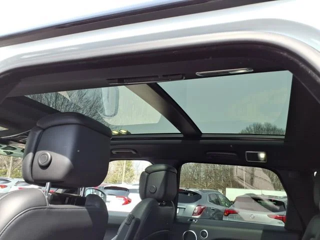 Used 2018  Land Rover HSE Dynamic image 10