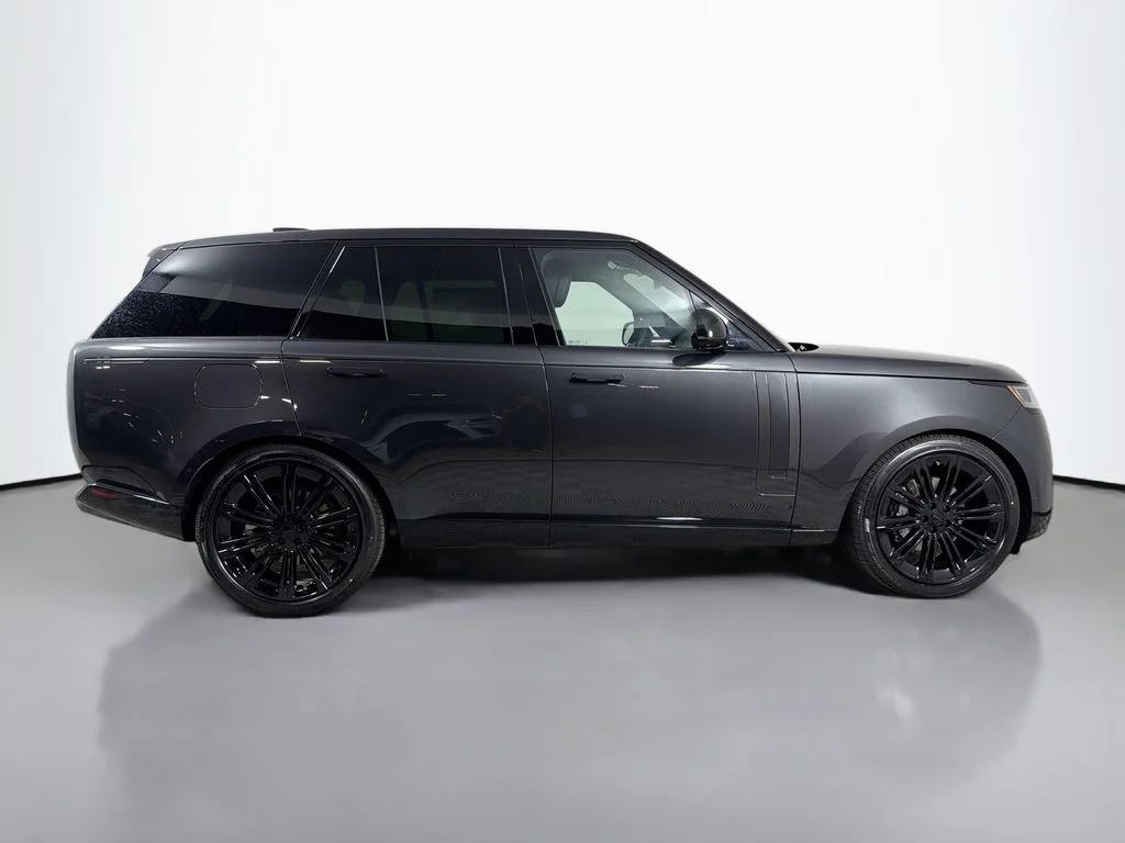 New 2026 Carpathian Grey Land Rover SE image 4