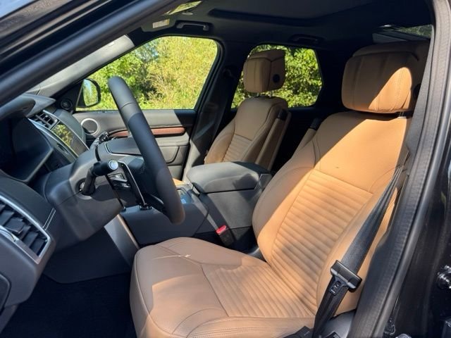 New 2026 Santorini Black Land Rover Dynamic SE image 10