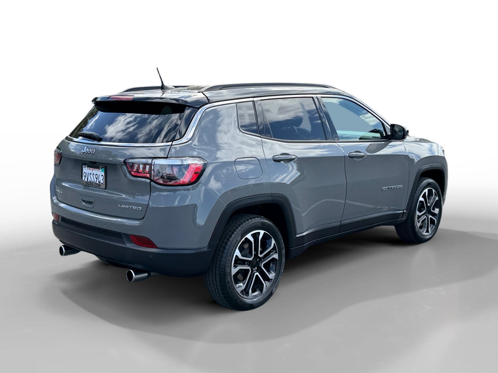 Used 2024 Gray Clearcoat Jeep Limited image 5