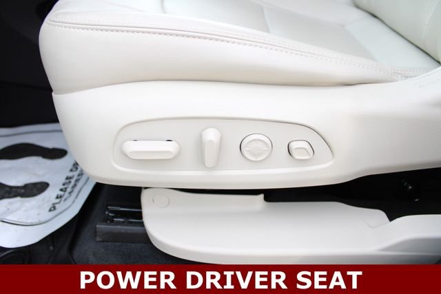 Used 2022 White Buick Premium Group image 3