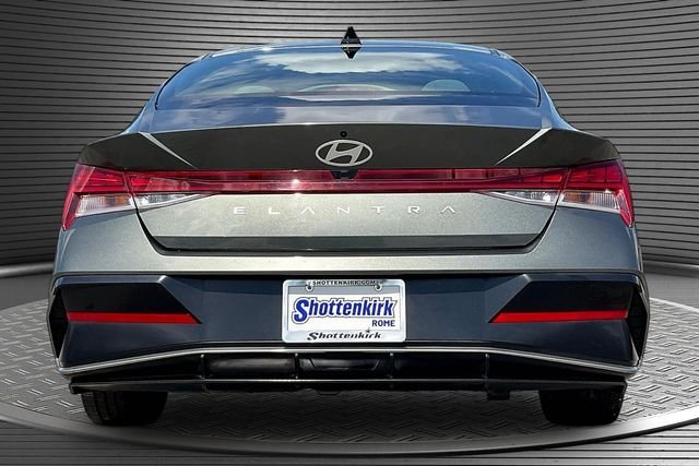 2025 Hyundai Elantra SEL - Photo 6
