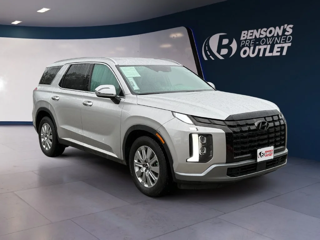 Used 2025 Silver Hyundai SEL image 7