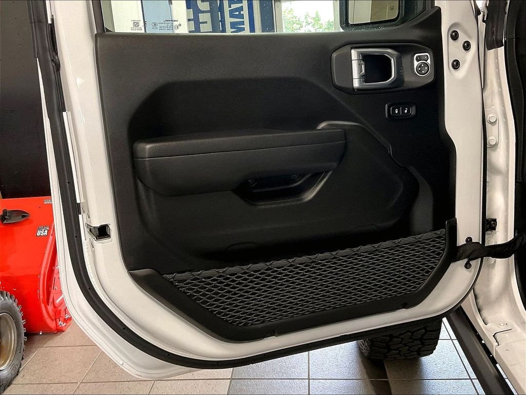 Used 2026 White Jeep Rubicon image 9