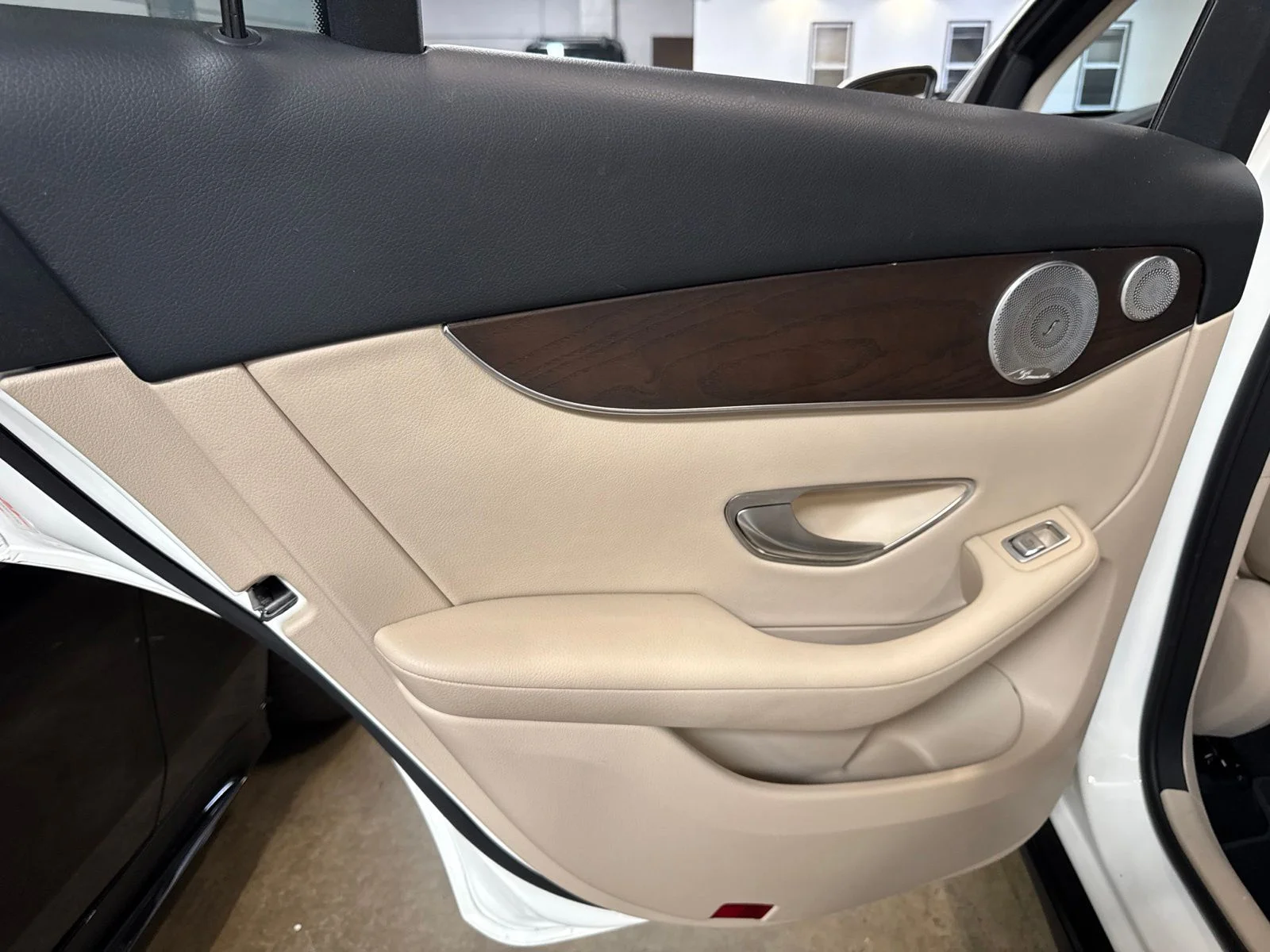 Used 2019 White Mercedes-Benz GLC 300 image 11