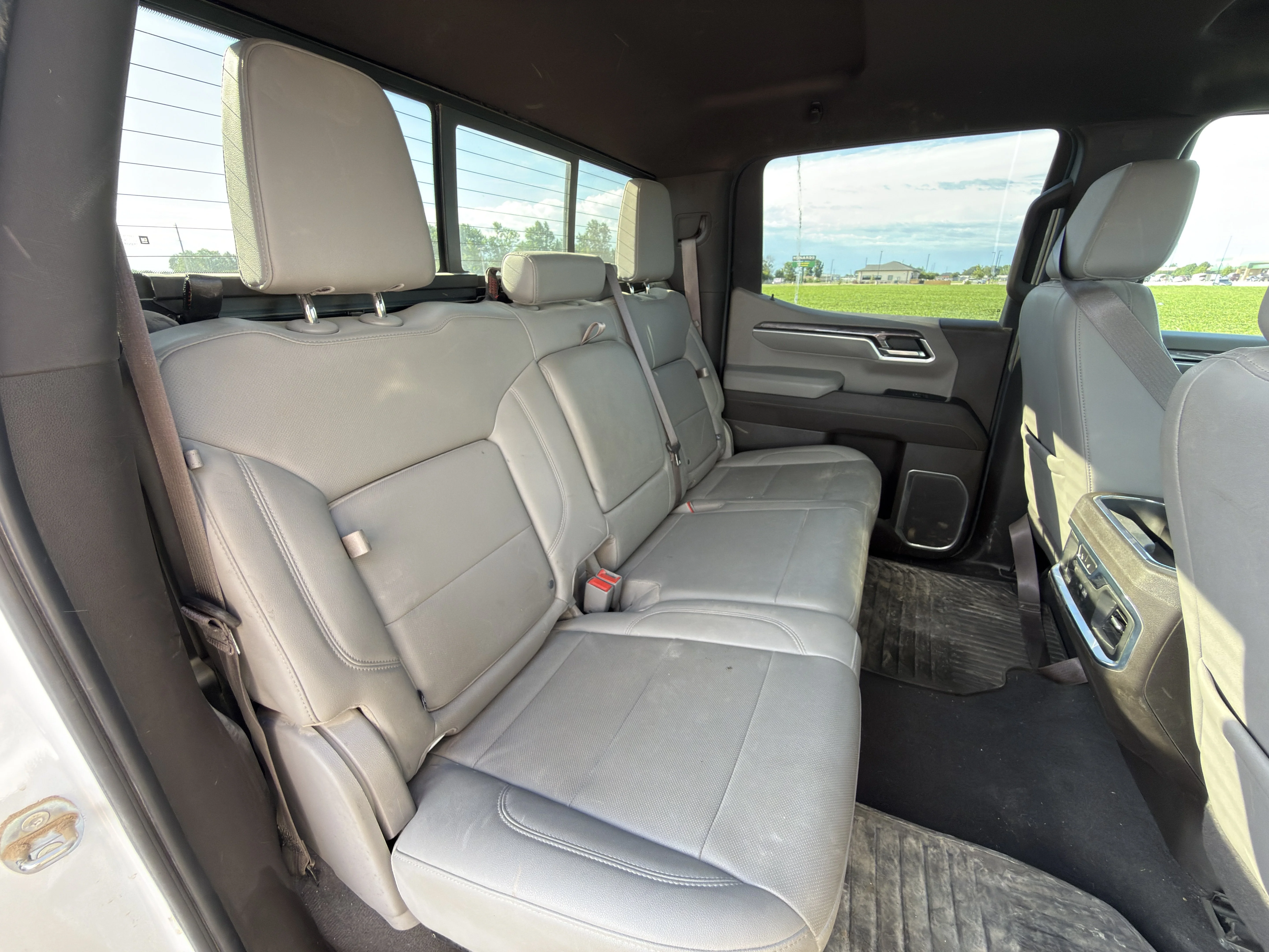 Used 2022 Summit White Chevrolet LTZ image 9