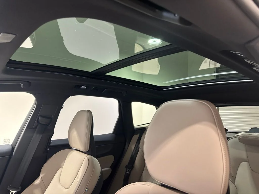 New 2026 Onyx Black Metallic Volvo T8 Plus image 16