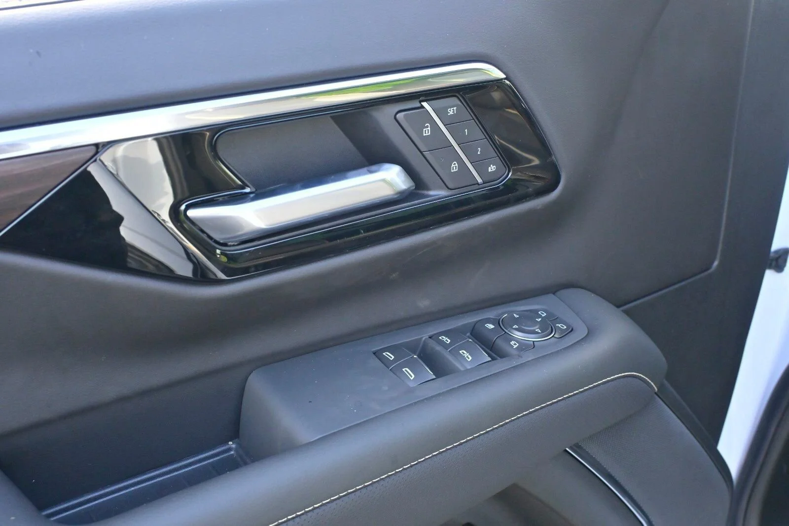 2026 Chevrolet Suburban Premier - Photo 36