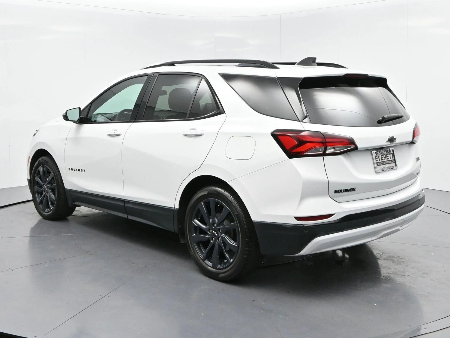Used 2024 Summit White Chevrolet RS image 5