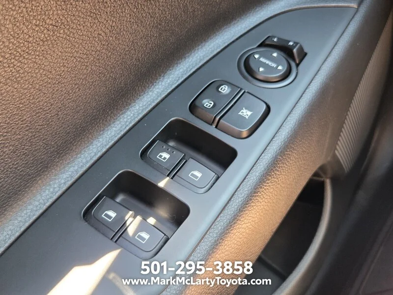 Used 2023 Currant Red KIA S IVT image 23