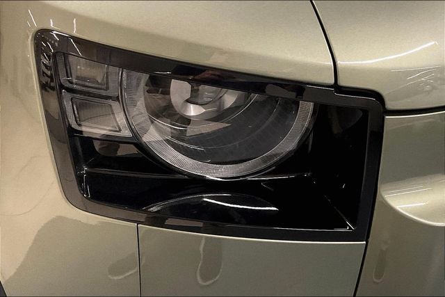 Used 2020 Green Land Rover First Edition image 32