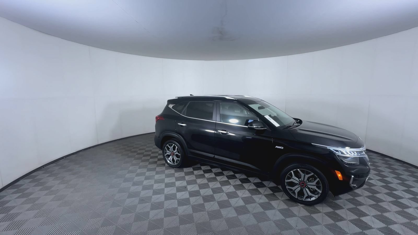 Used 2023 Cherry Black Kia SX image 9