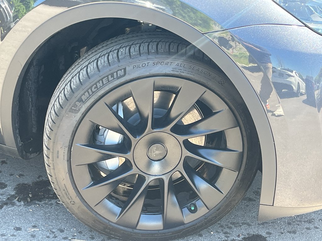 Used 2024 Tesla Model Y Long Range with VIN 7SAYGDEE7RA222205 for sale in Louisville, KY