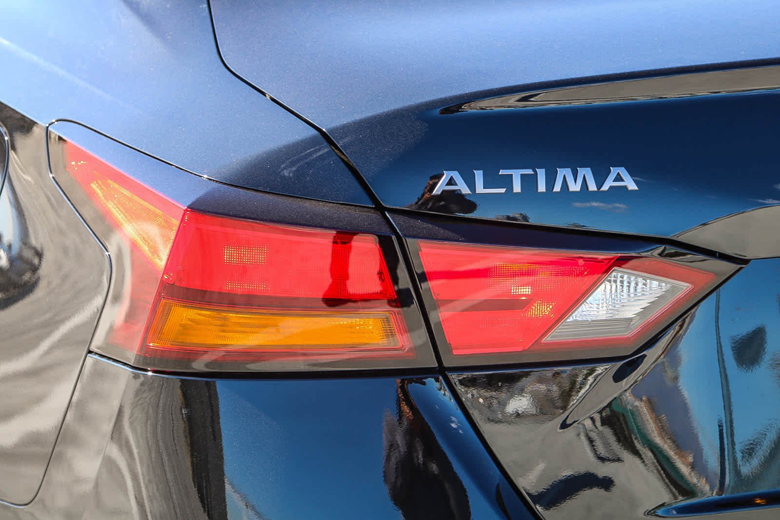 2025 Nissan Altima SV - Photo 9