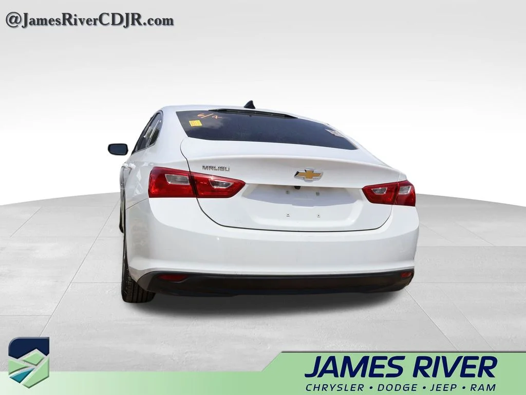 Used 2022 White Chevrolet LS image 17