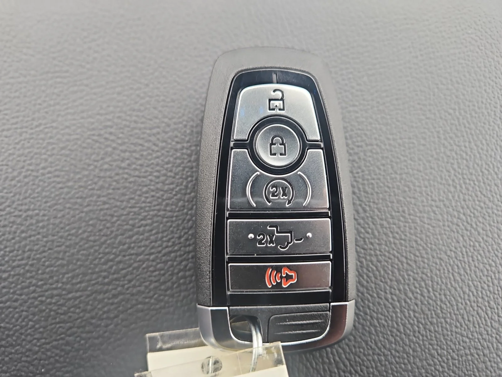 New 2026 Star White Metallic Tri-Coat Ford LARIAT image 29