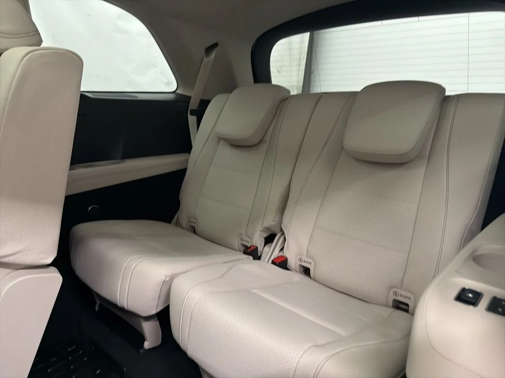 New 2026 White Mercedes-Benz GLS 450 image 22