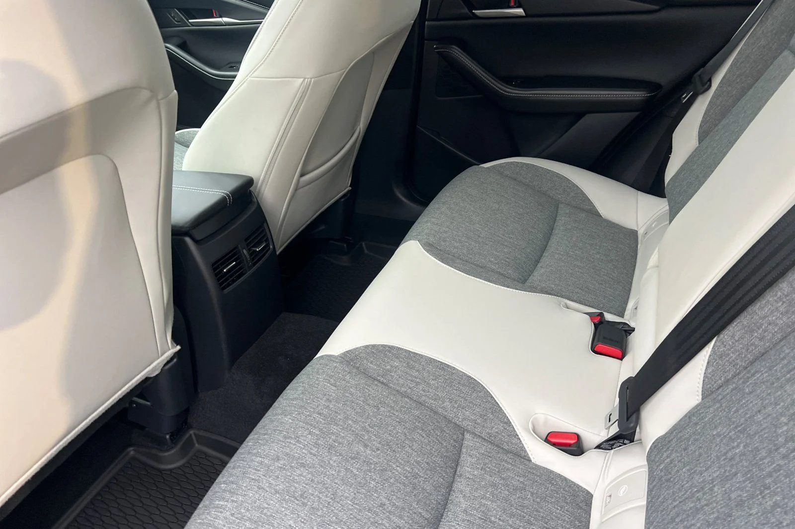 2026 Mazda CX-30 Aire Edition - Photo 9