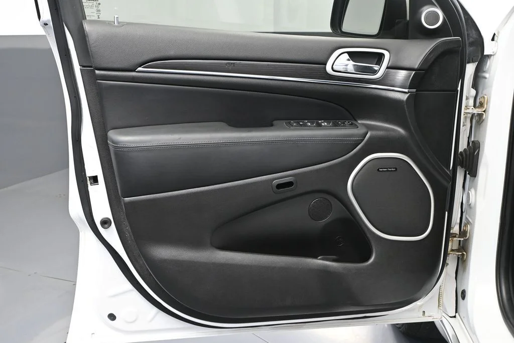 Used 2021 Off-white Jeep Summit image 14