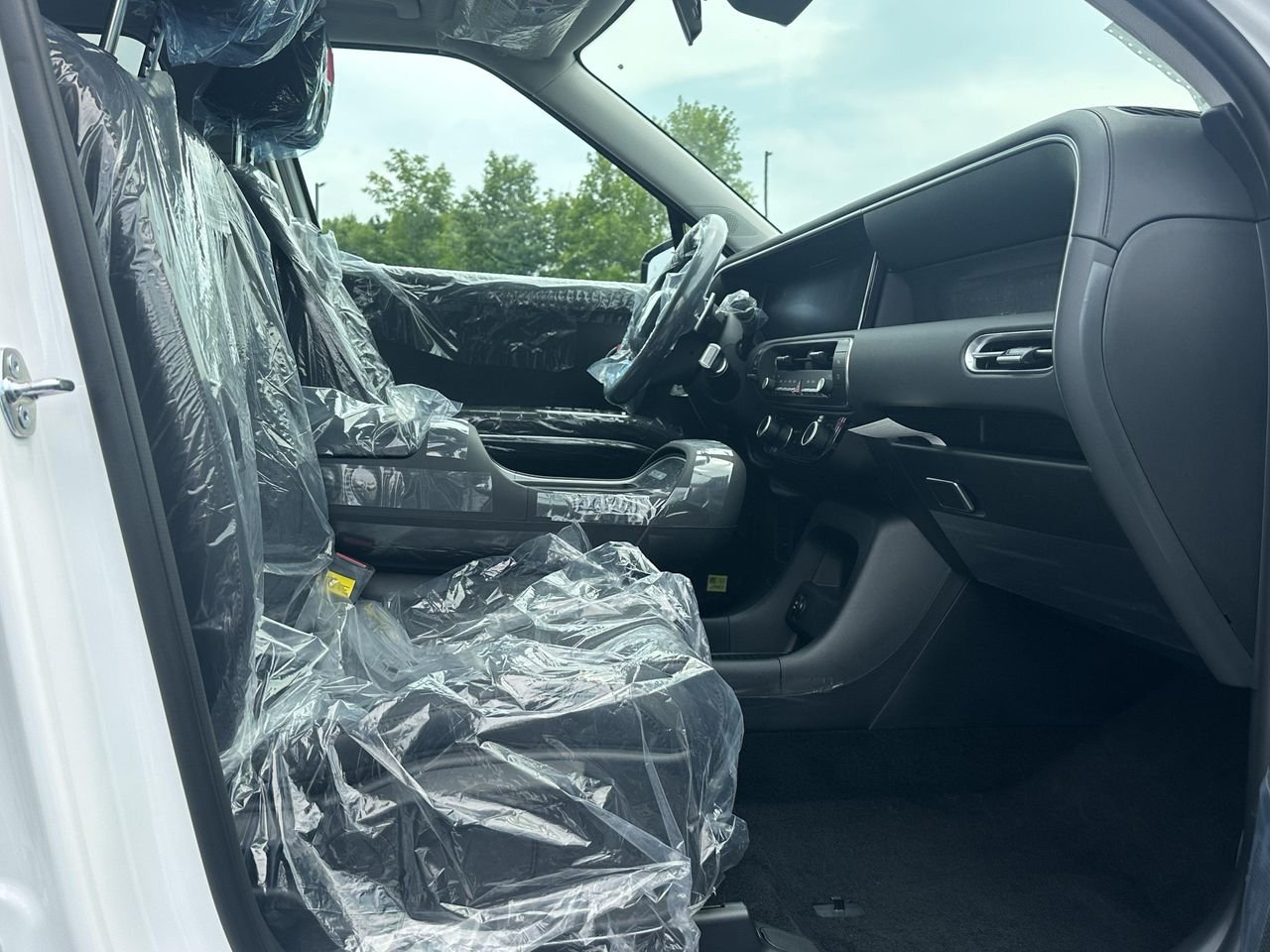 New 2026 Creamy White Pearl Hyundai SEL 7P image 13