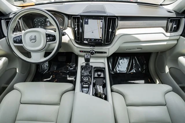 Used 2019 Denim Blue Volvo T5 Inscription image 21