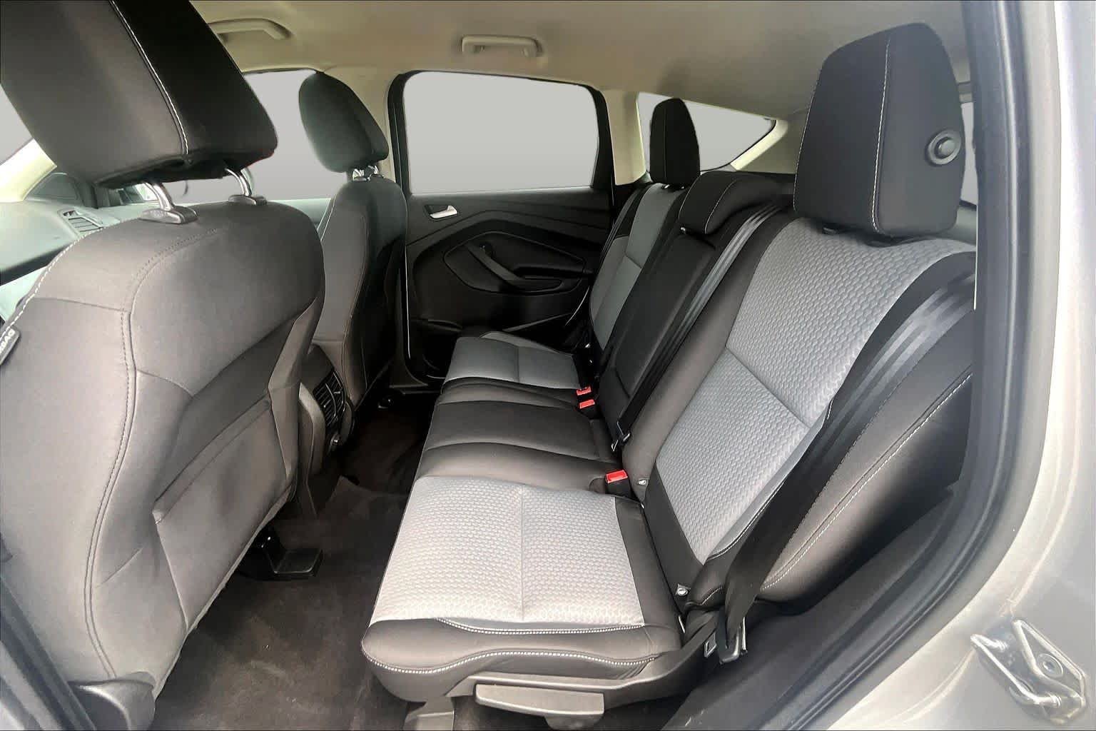 Used 2017 Ingot Silver Metallic Ford SE image 19
