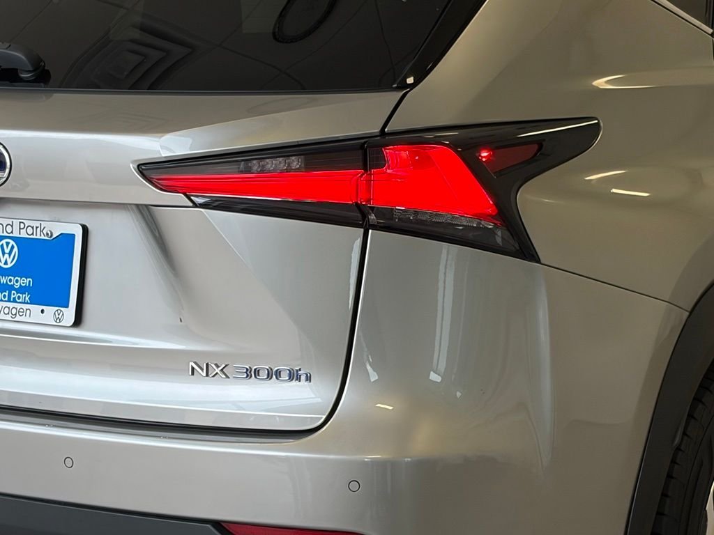 Used 2021 Silver Lexus 300h image 12