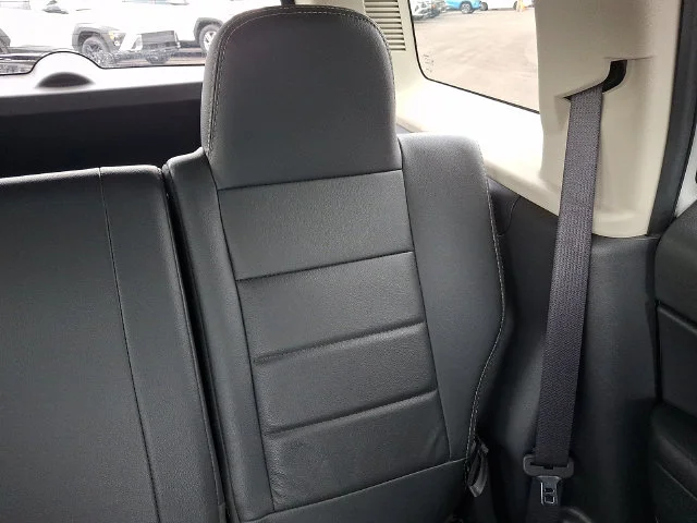 Used 2017 White Jeep Latitude image 21