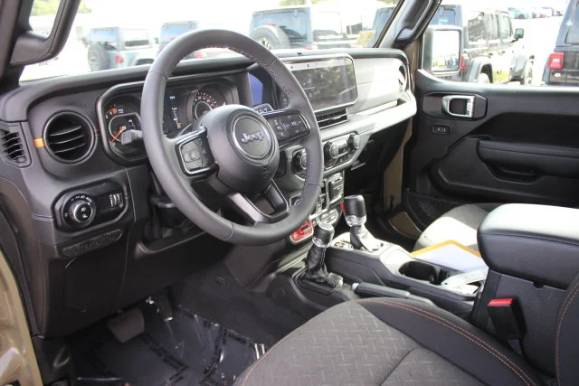 Used 2026 Green Jeep Mojave image 3