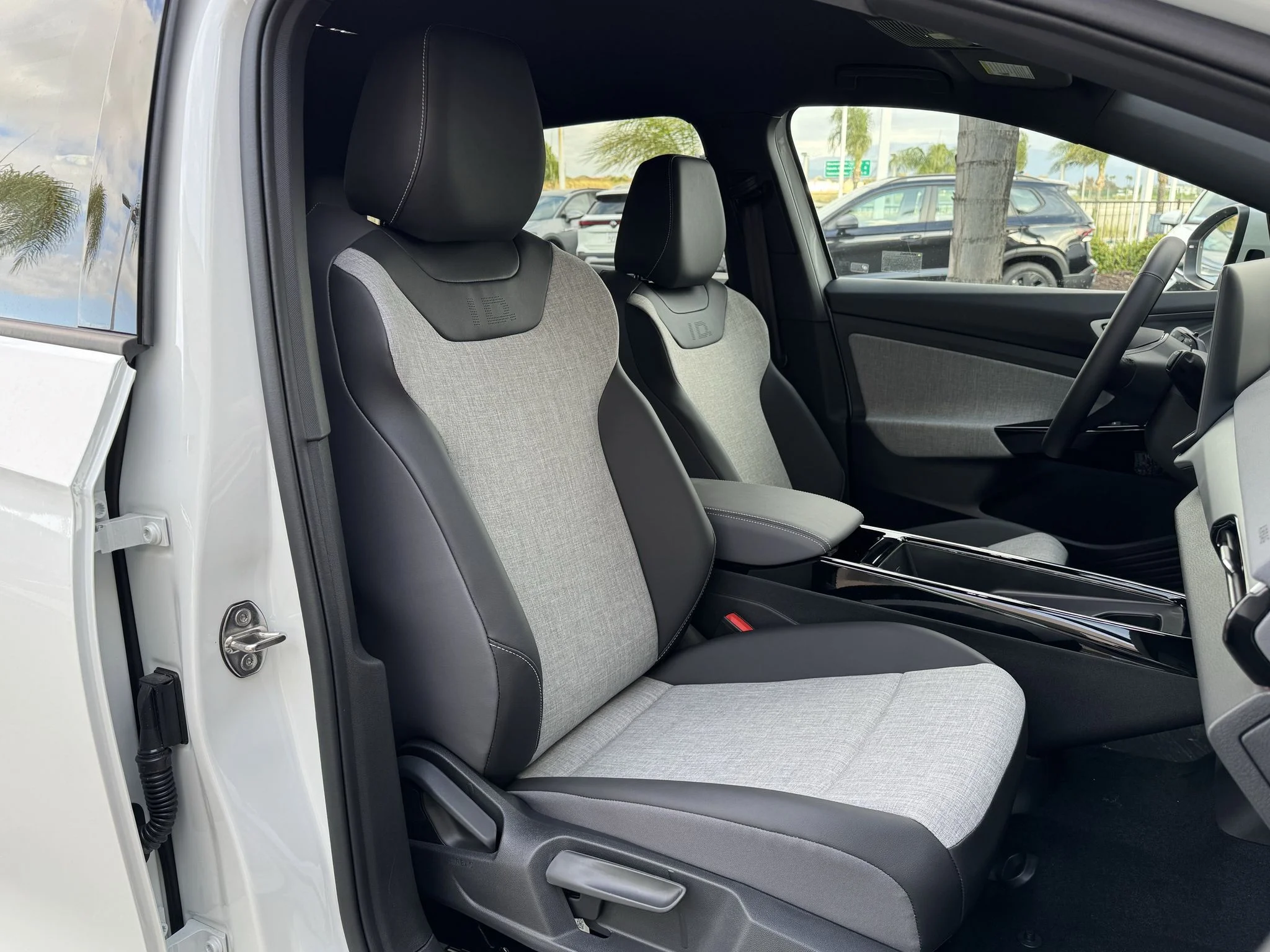 New 2026 Opal White Pearl Volkswagen Pro image 32
